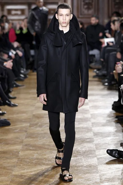 Look 11